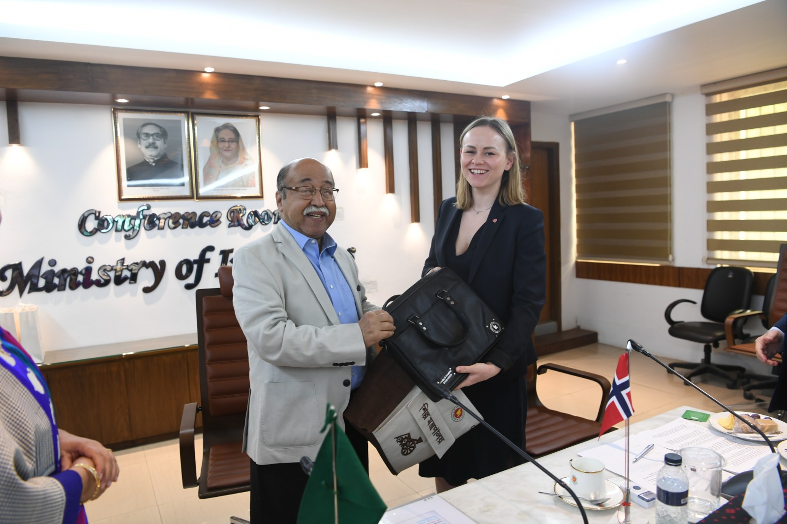 c44b9930-19c4-4e9b-a1a4-8ea60b3f99bb