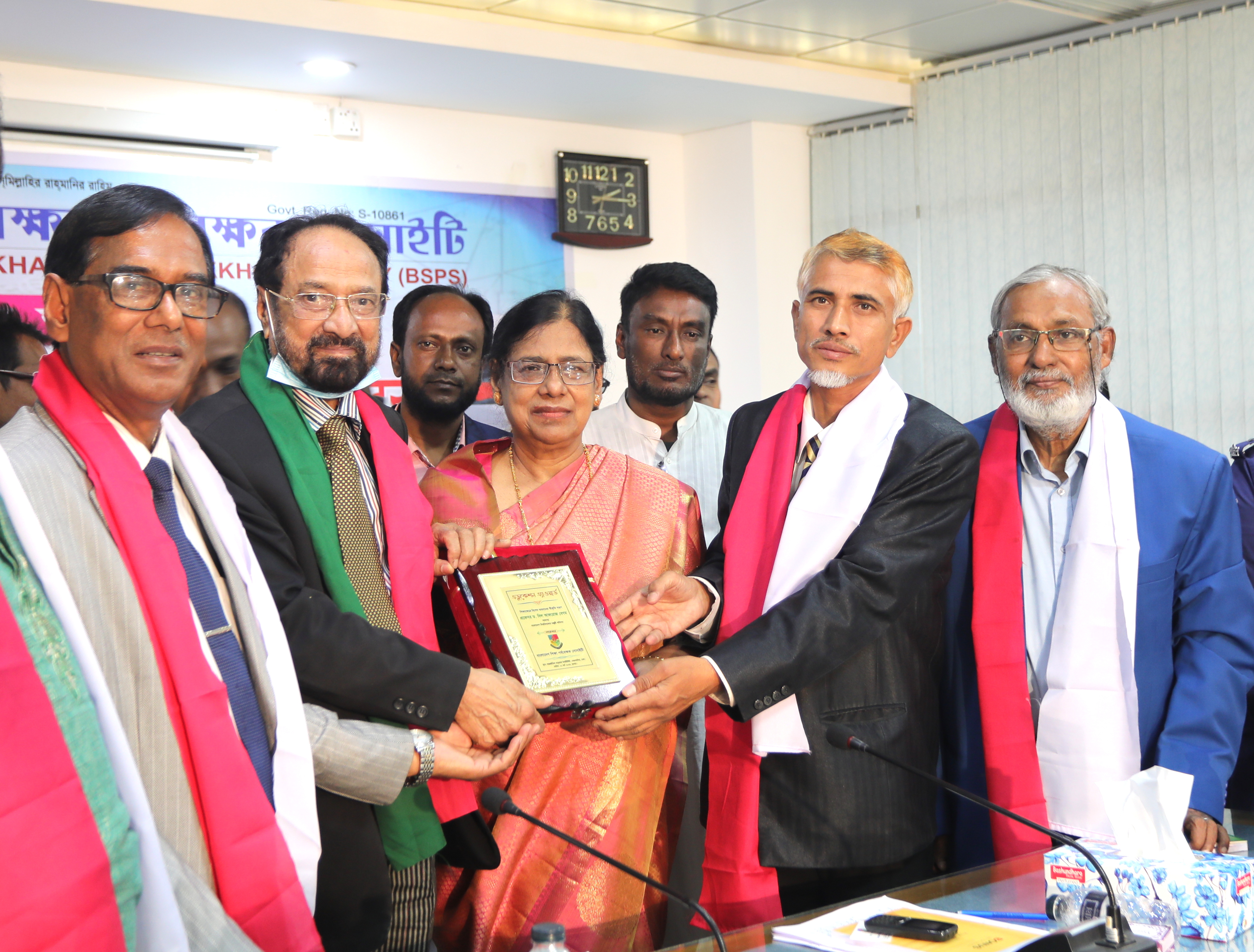 bd1e00c8-fff5-4c37-be79-298b1ca09511