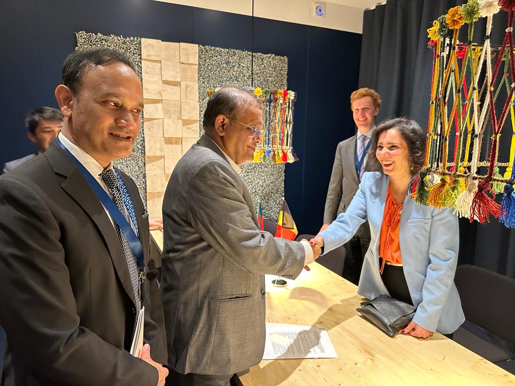 21a6fce2-9559-45a7-a6f2-47e56121370d