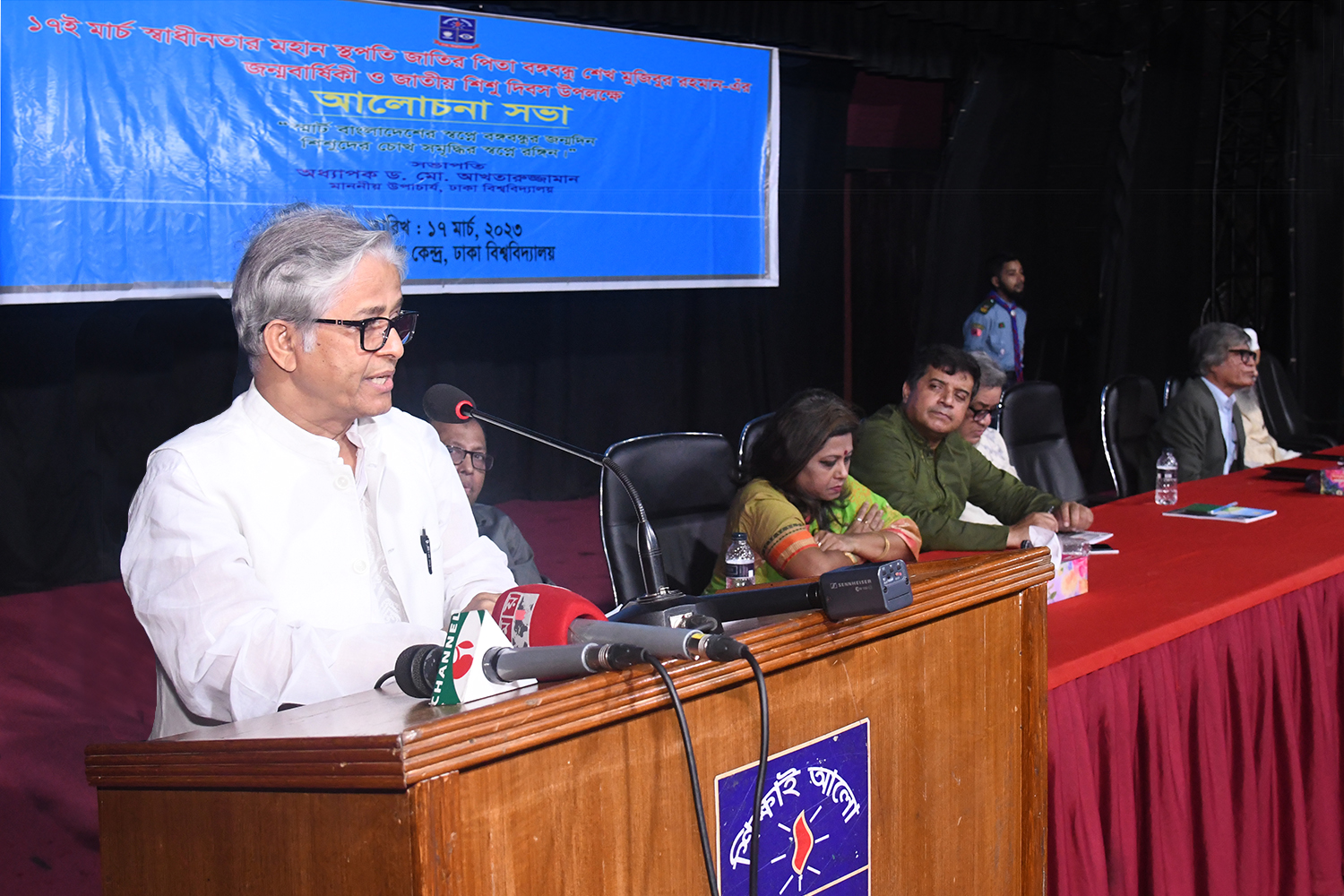 b3e9c557-b528-40d3-962e-330a33c64346