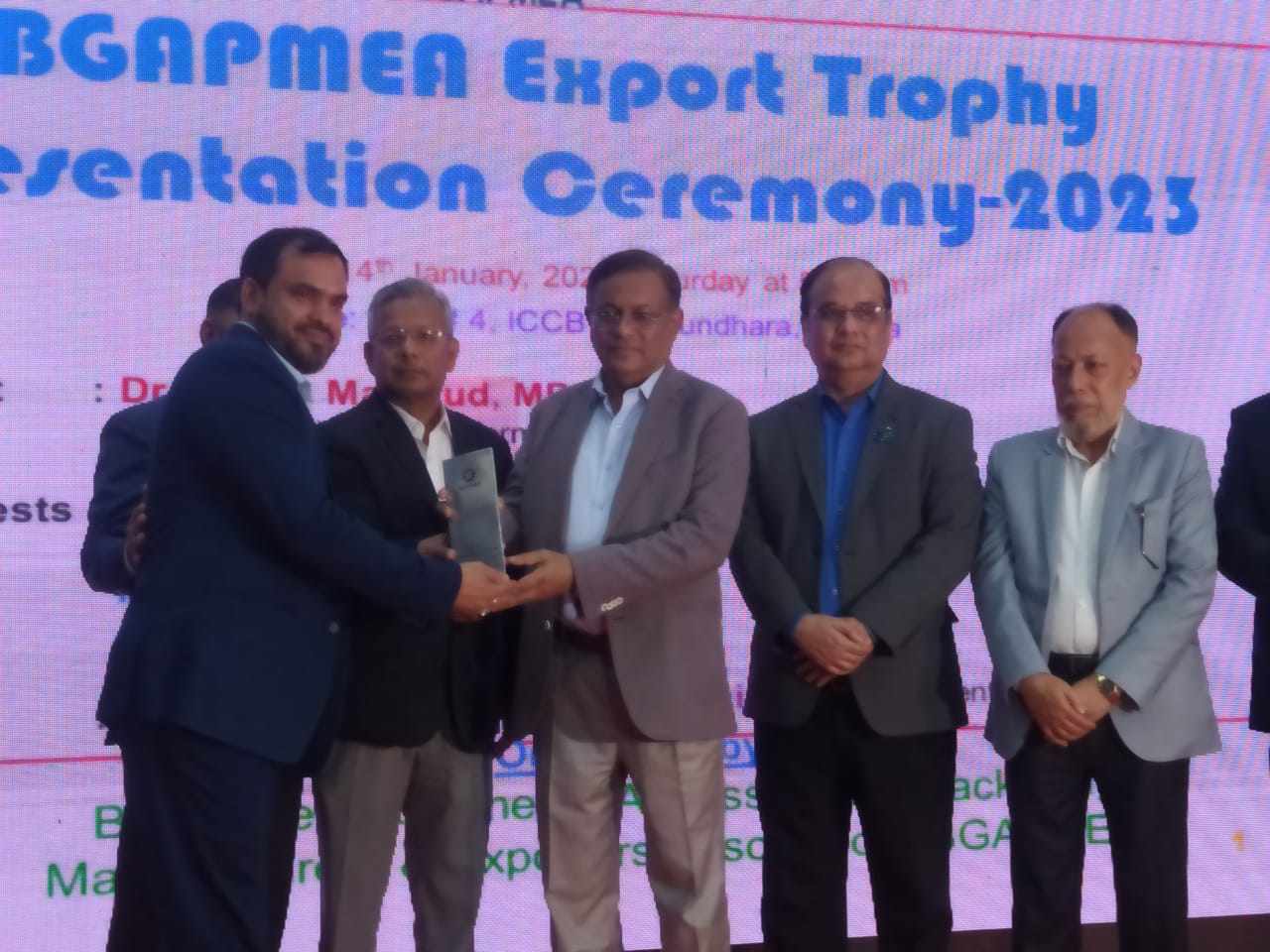 fbe251af-a5f8-43c1-8365-26e9e028bf0b