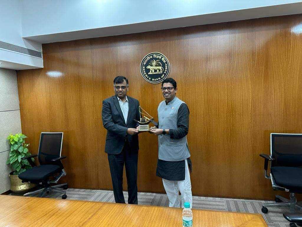 becfa885-b6c9-4146-9736-948aab060265