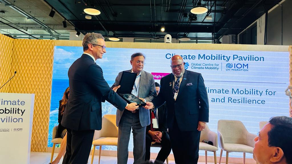 f5c4db62-c494-4727-bbb3-f8dd6478811b