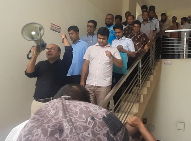 70b6c3e6-384a-4e72-856c-156d4a487389