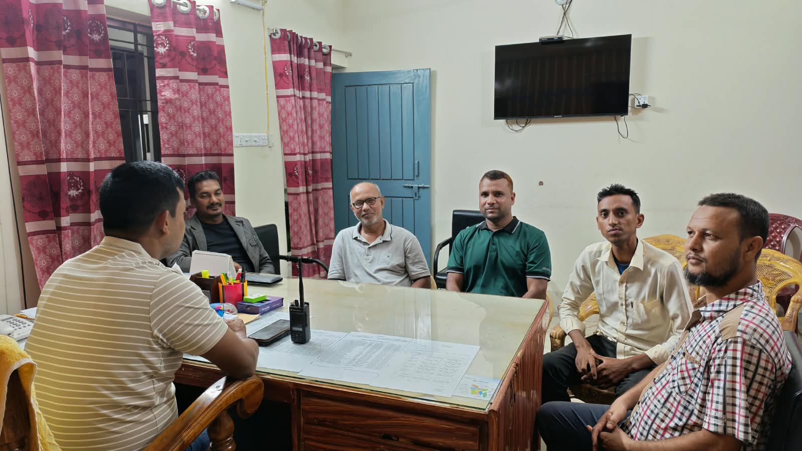 বোচাগঞ্জ থানার ওসির আমন্ত্রণে সেতাবগঞ্জ রিপোর্টার্স ইউনিটির সৌজন্য সাক্ষাৎ
