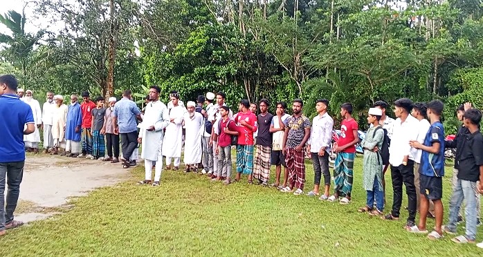 কাঠালিয়ায় সহকারী শিক্ষকের বিরুদ্ধে আনা অভিযোগ মিথ্যা দাবি: মানববন্ধনে প্রতিবাদ