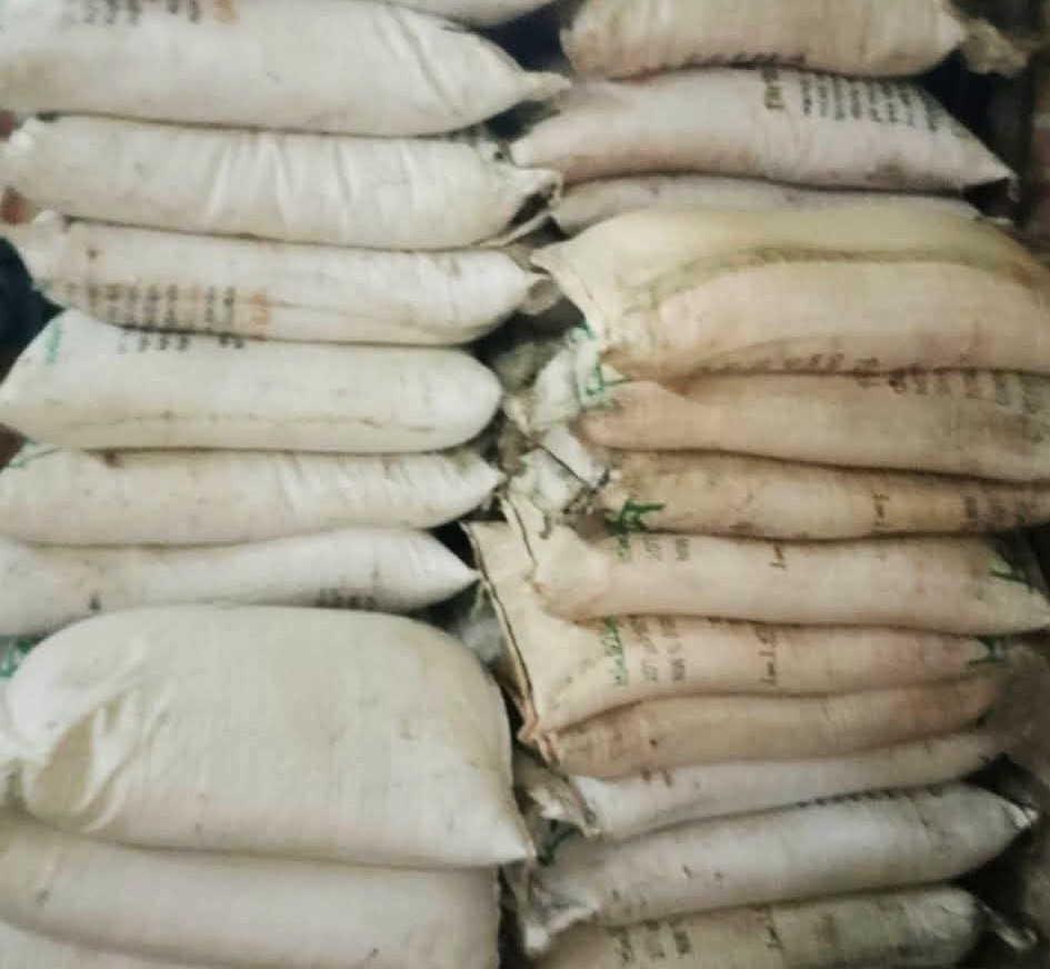 বোচাগঞ্জে ইউপি সদস্যের বাড়িতে ২৮ বস্তা সার জব্দ, ৫ হাজার টাকা জরিমানা