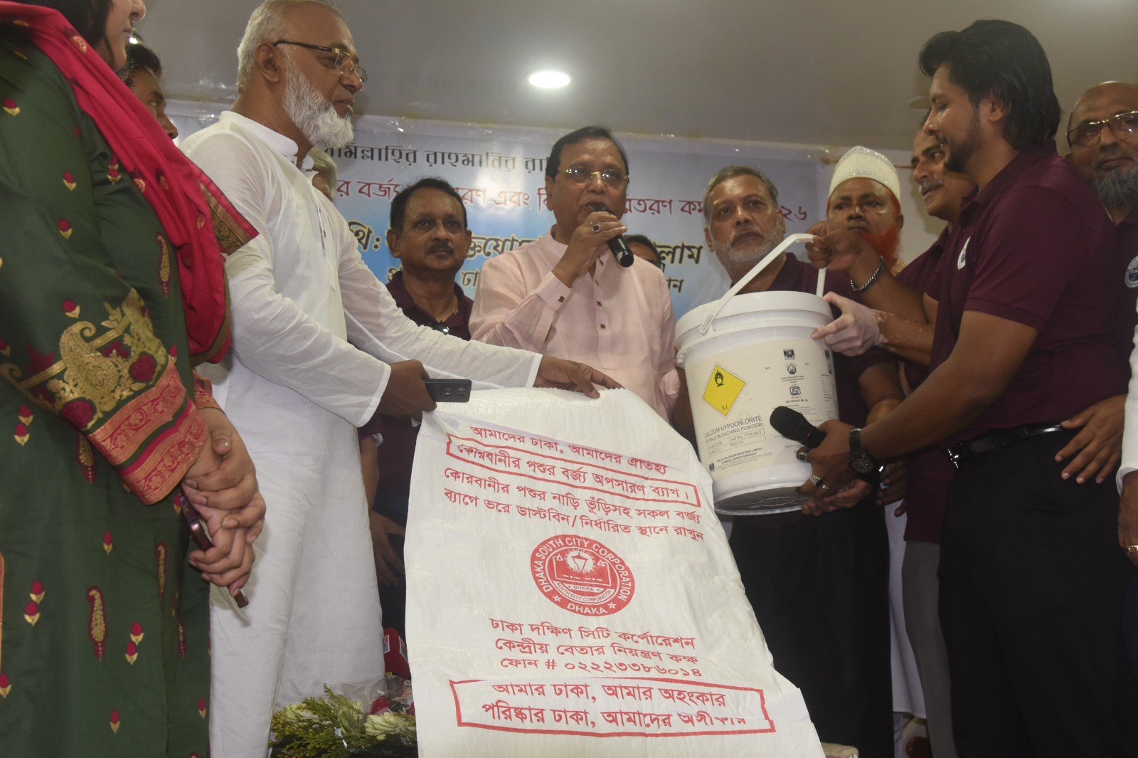 কোরবানির বর্জ্য ব্যবস্থাপনার সামগ্রী বিতরণ শুরু করলো ডিএসসিসি
