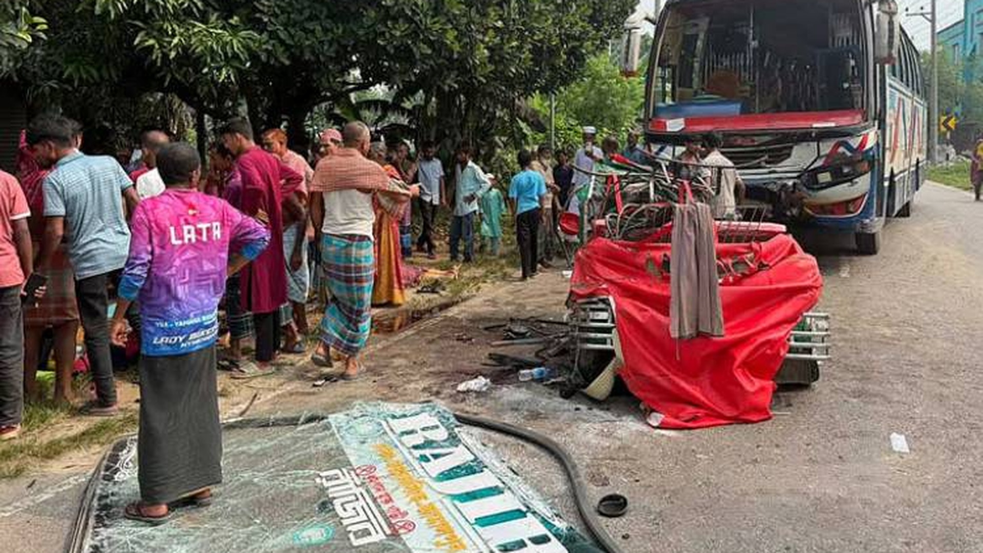 ময়মনসিংহে বাস-সিএনজি মুখোমুখি সংঘর্ষে নারী-শিশুসহ ৭ জন নিহত