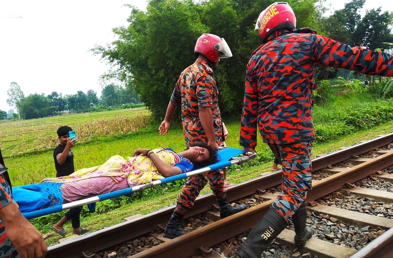 সেতাবগঞ্জে ট্রেনে কাটা পড়ে নারীর পা, অবস্থা আশঙ্কাজনক