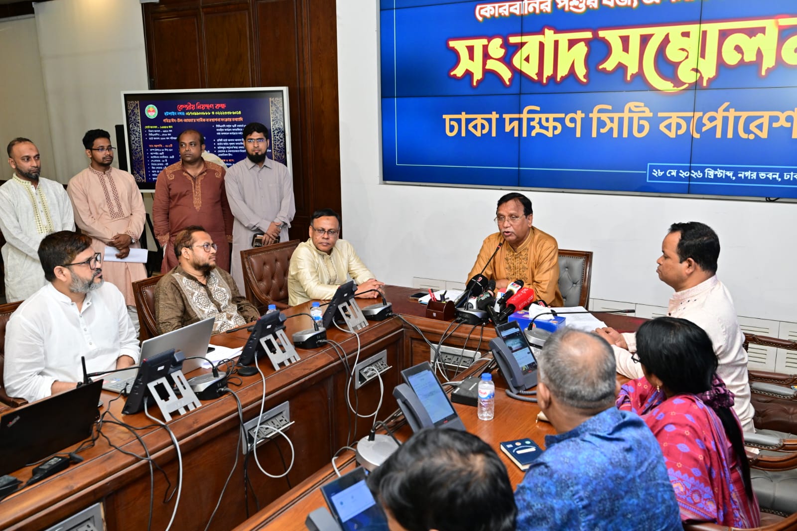 ঈদের রাত সাড়ে ৮টা পর্যন্ত ডিএসসিসির ১২,৬৮৪ টন বর্জ্য অপসারণ