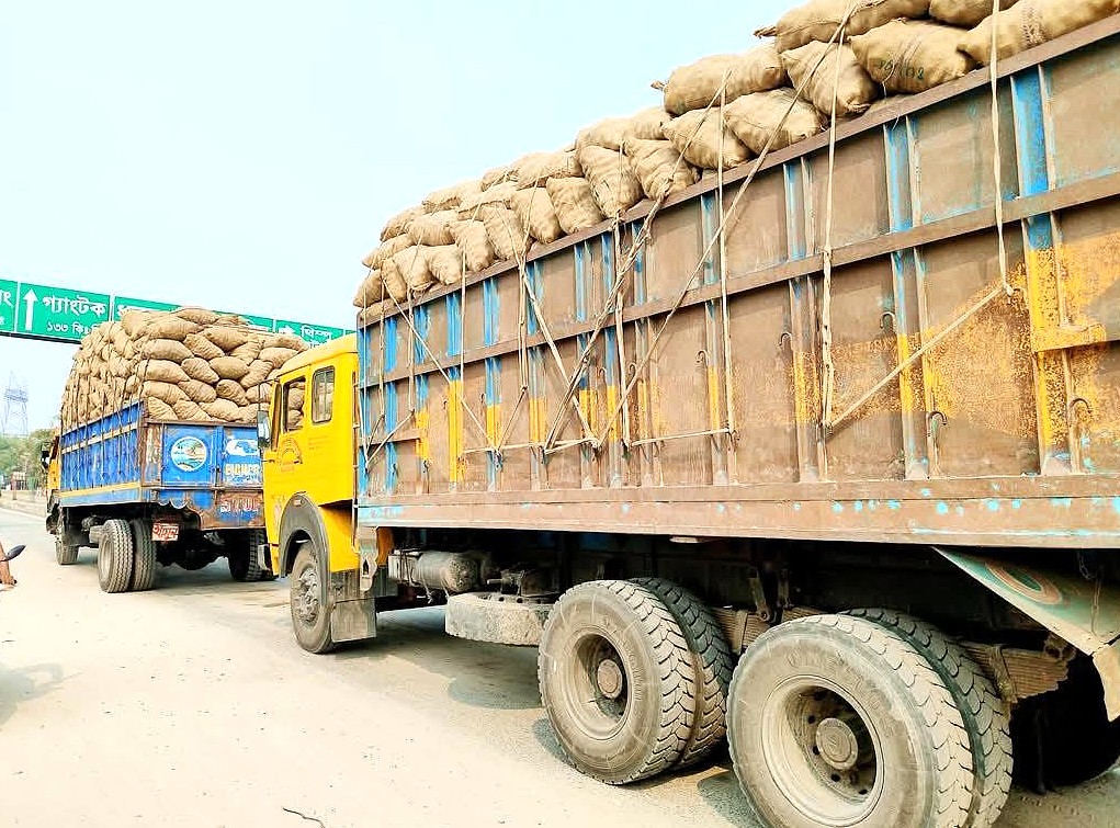 পূজায় ১২ দিন বন্ধ থাকবে বাংলাবান্ধা-ফুলবাড়ী স্থলবন্দরের আমদানি-রপ্তানি, যাত্রী পারাপার চালু
