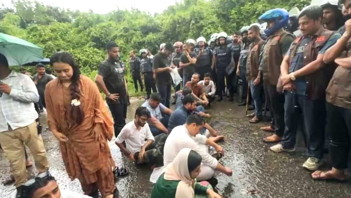 হবিগঞ্জ যাওয়ার পথে এনসিপির গাড়িবহর আটকাল পুলিশ