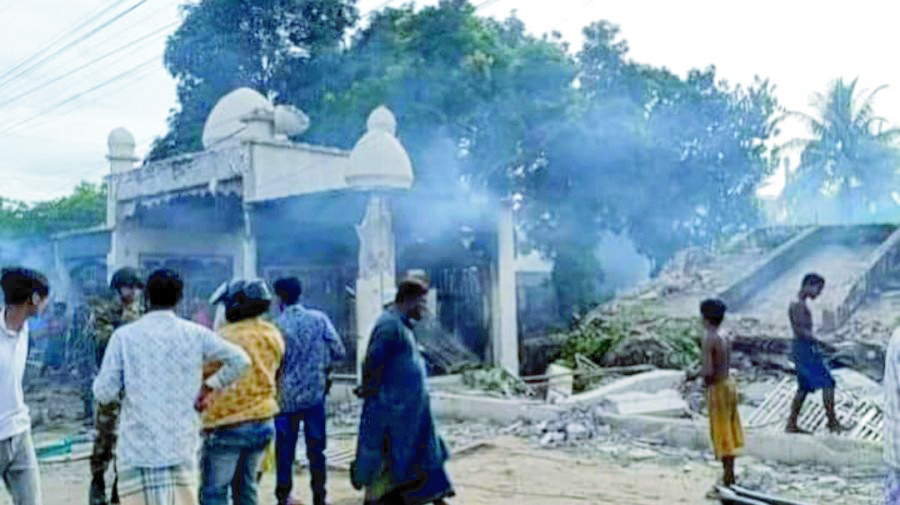 ১৯ মাসে শতাধিক মাজারে হামলা ভাংচুড় আগুন