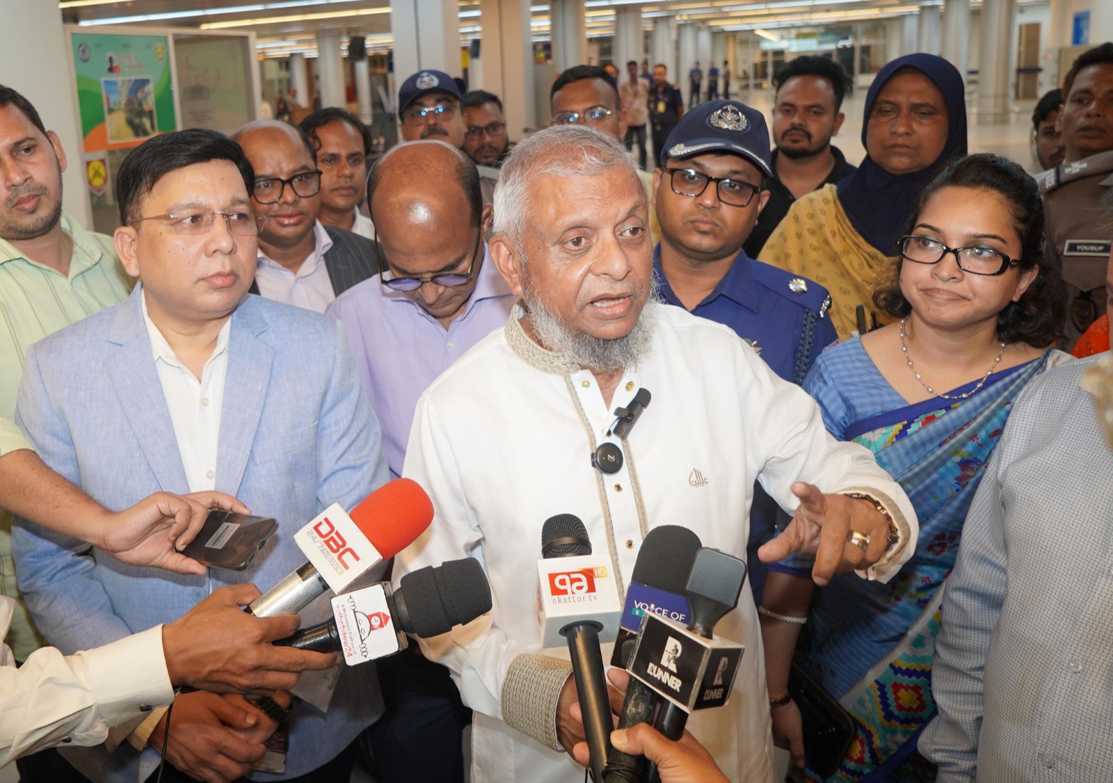 জুলাইয়ের মধ্যে মালয়েশিয়ার শ্রমবাজার নিয়ে সুখবর আসব:  প্রবাসীকল্যাণ মন্ত্রী