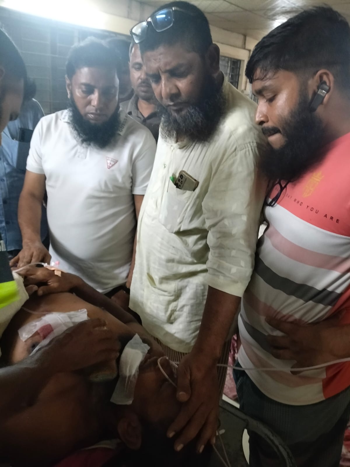 বেনাপোলে মালামাল লোডের সময় দুর্ঘটনায় শ্রমিক গুরুতর আহত