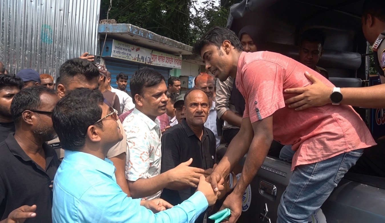 খুঁটিতে বাঁধা সেই অনিককে পাঠানো হলো রিহ্যাবে পরিবারের দায়িত্ব নিয়েছেন মানবিক ইউএনও