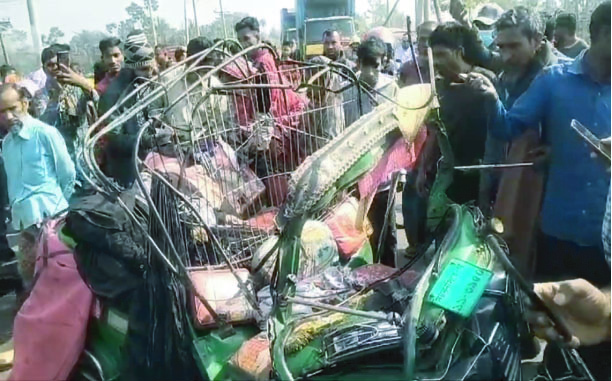 শেরপুরে সিএনজি-ডাম্প ট্রাক মুখোমুখি সংঘর্ষ, নিহত ২, আহত ৫