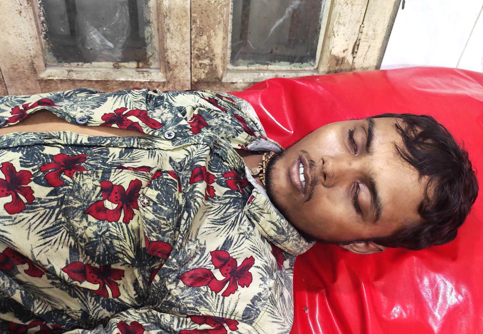 বিদ্যুৎস্পৃষ্ট হয়ে সেতাবগঞ্জে সাইনবোর্ড মেকারের মর্মান্তিক মৃত্যু