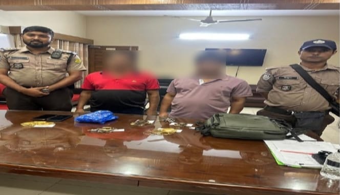 ধানমন্ডিতে ৮৯ লাখ টাকার স্বর্ণসহ চোরাচালান চক্রের ২ সদস্য গ্রেপ্তার