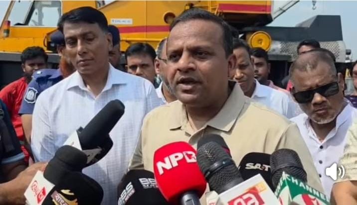 বেনাপোল স্থলবন্দরে হঠাৎ প্রতিমন্ত্রী, সরেজমিনে দেখলেন যাত্রীসেবা-নিরাপত্তা ও ইমিগ্রেশন