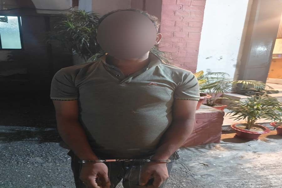শিল্পকলা একাডেমির গেটে ককটেল বিস্ফোরণের ঘটনায় মূল হোতা গ্রেফতার
