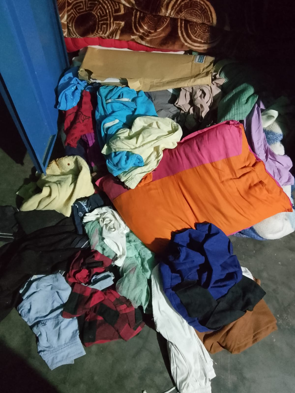 উজিরপুরে দিনে দুপুরে বসতঘরে দুর্ধর্ষ চুরি