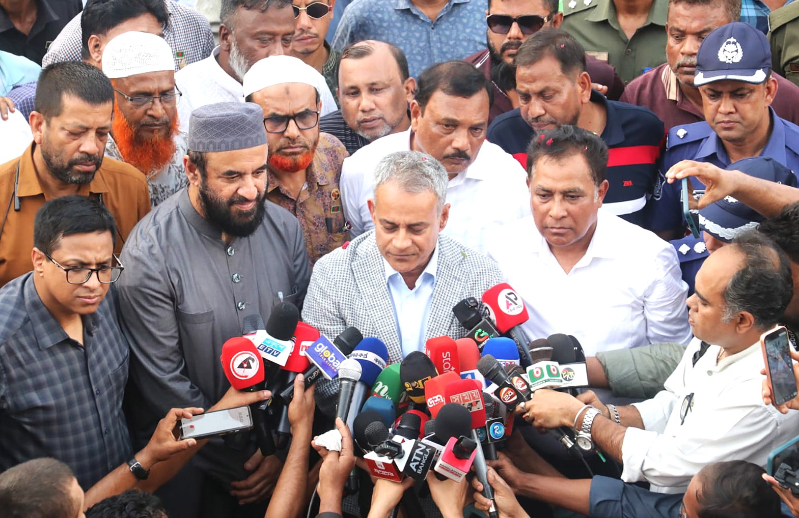 কাঁচপুর-ইলিশা সরাসরি ফেরি সার্ভিসের আনুষ্ঠানিক উদ্বোধন করেছেন নৌপরিবহন মন্ত্রী