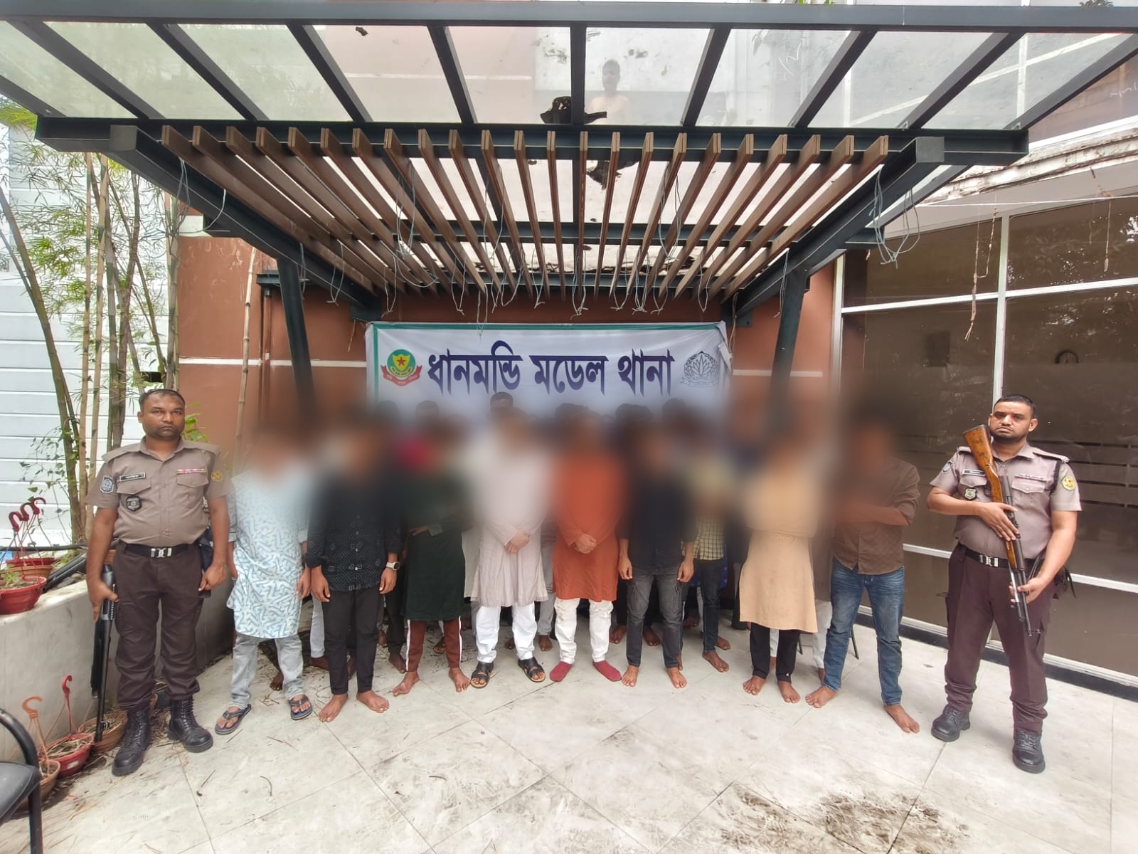 ধানমন্ডি-আগারগাঁওয়ে ঝটিকা মিছিলের প্রস্তুতিকালে ৩২ জন গ্রেফতার
