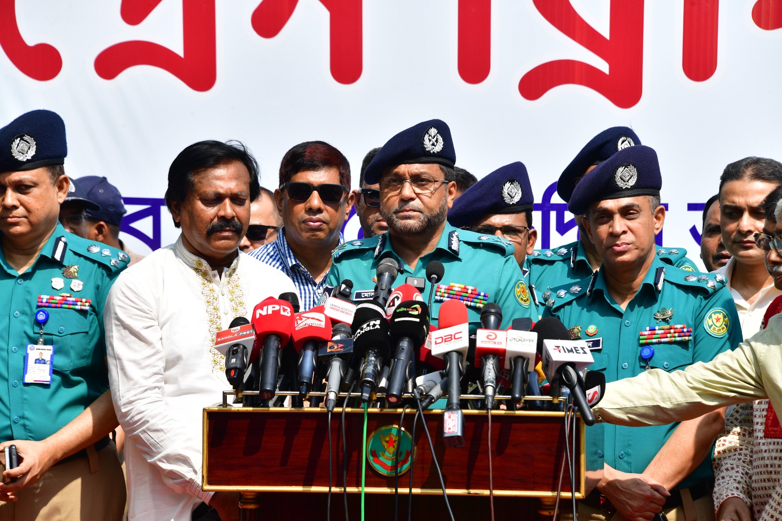 দুর্গাপূজা উপলক্ষে সব ধরনের নিরাপত্তামূলক ব্যবস্থা গ্রহণ করা হয়েছে: ডিএমপি কমিশনার