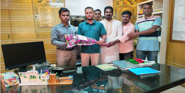 রংপুর বিভাগের শ্রেষ্ঠ ইউএনও মারুফ হাসানকে সেতাবগঞ্জ রিপোর্টার্স ইউনিটির ফুলেল শুভেচ্ছা