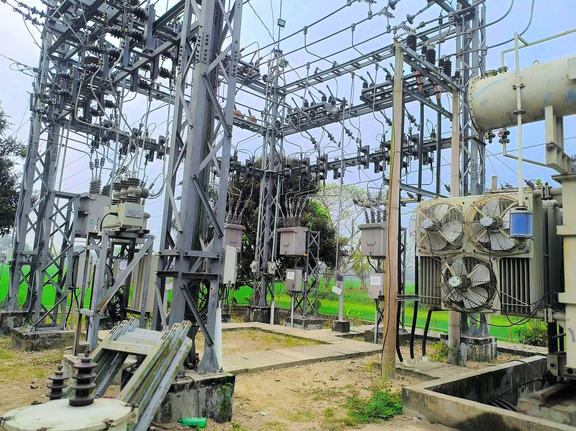 ভারত থেকে বিদ্যুৎ আমদানিতে বাড়তি চার্জ দাবি, চুক্তি নিয়ে তৎপরতা