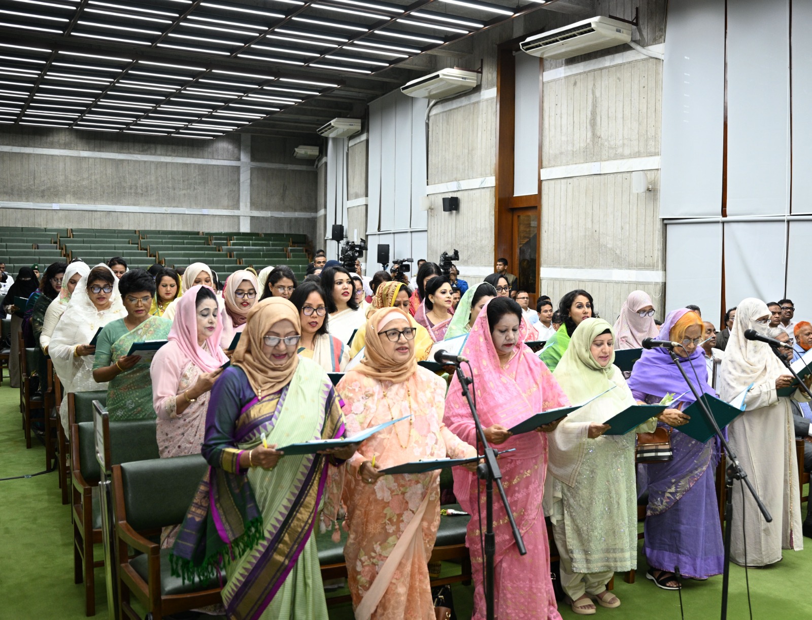 সংরক্ষিত নারী আসনের ৪৯ এমপিকে শপথ পড়ালেন স্পিকার
