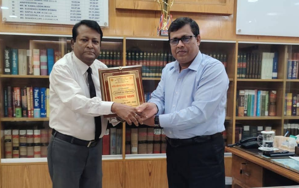 বরিশালের সেরা প্যানেল আইনজীবীর সম্মাননা পেলেন অ্যাড. মো: তারিকুল ইসলাম
