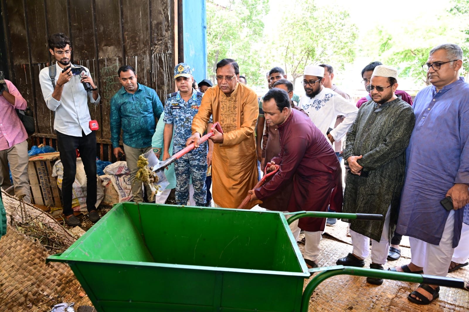 বর্জ্য স্থানান্তরের মধ্য দিয়ে ডিএসিসির কোরবানির বর্জ্য অপসারণ শুরু