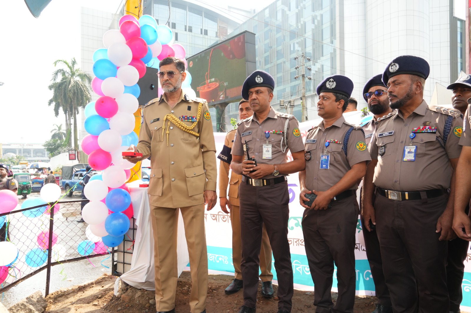 উত্তরায় সৌর বিদ্যুৎ চালিত ট্রাফিক সিগন্যাল লাইটের শুভ উদ্বোধন