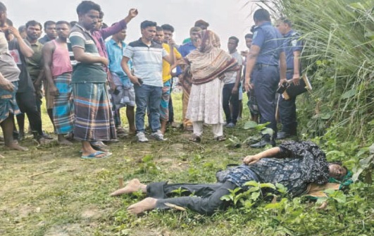 গৃহবধূর দগ্ধ মরদেহ উদ্ধার করল পুলিশ