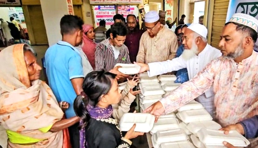 পঞ্চগড়ে অসহায় পথচারীদের মুখে ভালো মানের খাবার তুলে দিতে মেহমানখানার উদ্বোধন