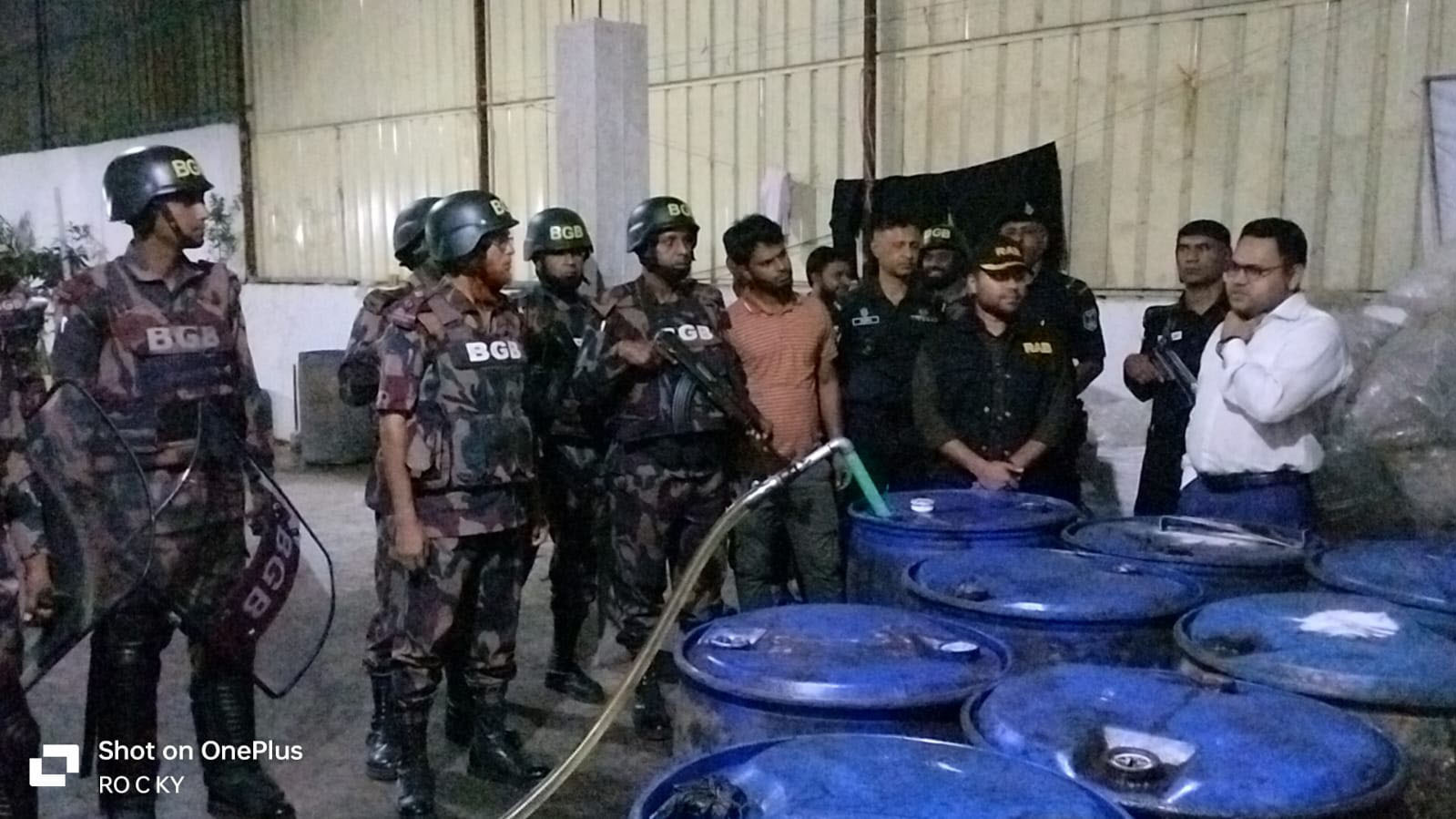 ভোজ্য তেলের বাজার স্থিতিশীল রাখতে সীমান্ত এলাকায় বিজিবির তৎপরতা জোরদার