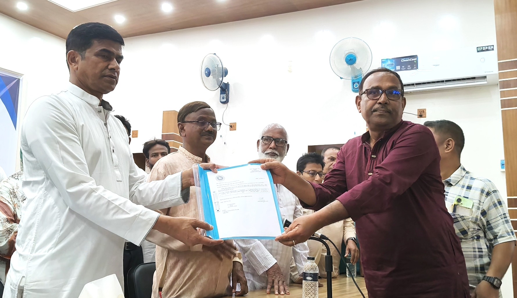 পঞ্চগড়ে ১৬টি মন্দিরে দেড় কোটি টাকার অনুদান দিলেন প্রতিমন্ত্রী ফরহাদ