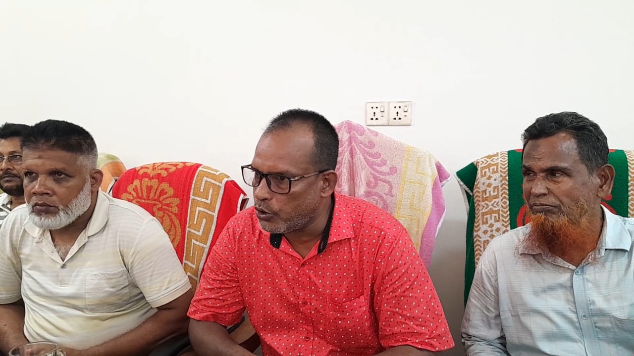 উজিরপুরে মানববন্ধন ঘিরে সংঘর্ষ: বিএনপি নেতার সংবাদ সম্মেলন, পাল্টাপাল্টি বক্তব্য