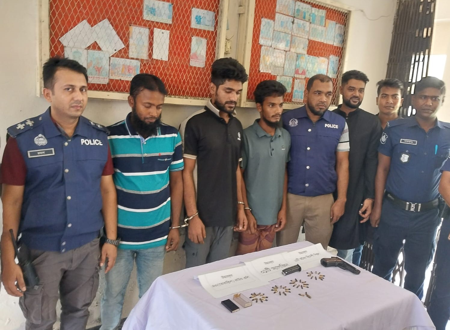 পিরোজপুরে বিদেশি পিস্তল ও ৪৩ রাউন্ড গুলিসহ তিনজন গ্রেপ্তার