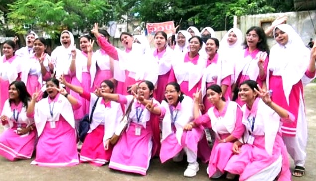 বরিশাল শিক্ষাবোর্ডে পাশের হার ও জিপিএ ফাইভে  এগিয়ে মেয়েরা