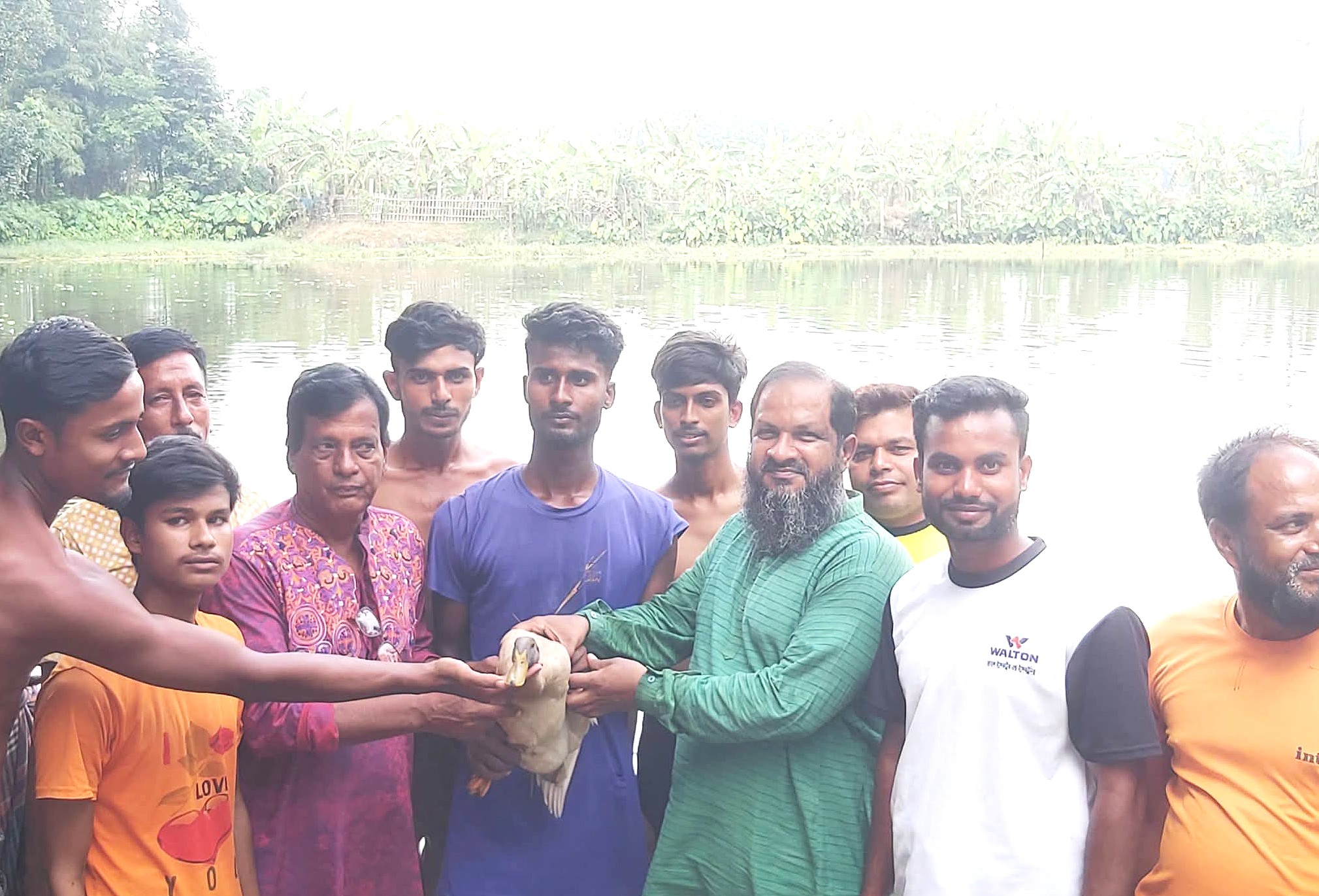 বোচাগঞ্জে ঐতিহ্যবাহী হাঁস খেলার উদ্বোধন