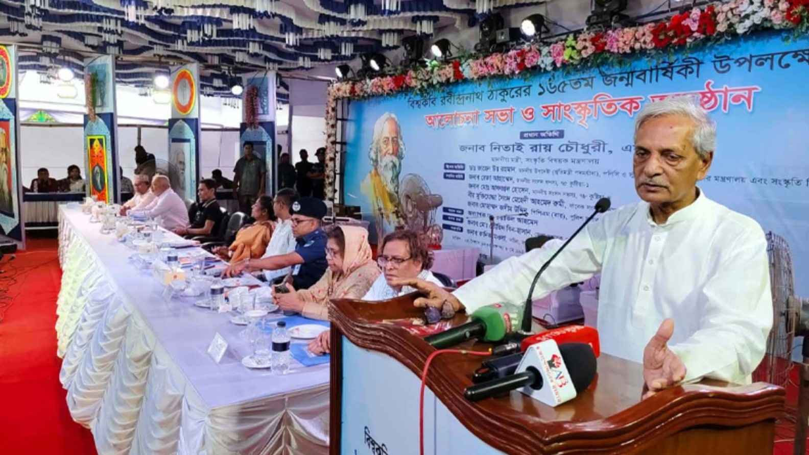রবীন্দ্রসাহিত্য সমাজ থেকে অন্ধকার দূর করার অন্যতম হাতিয়ার:  সংস্কৃতি বিষয়ক মন্ত্রী