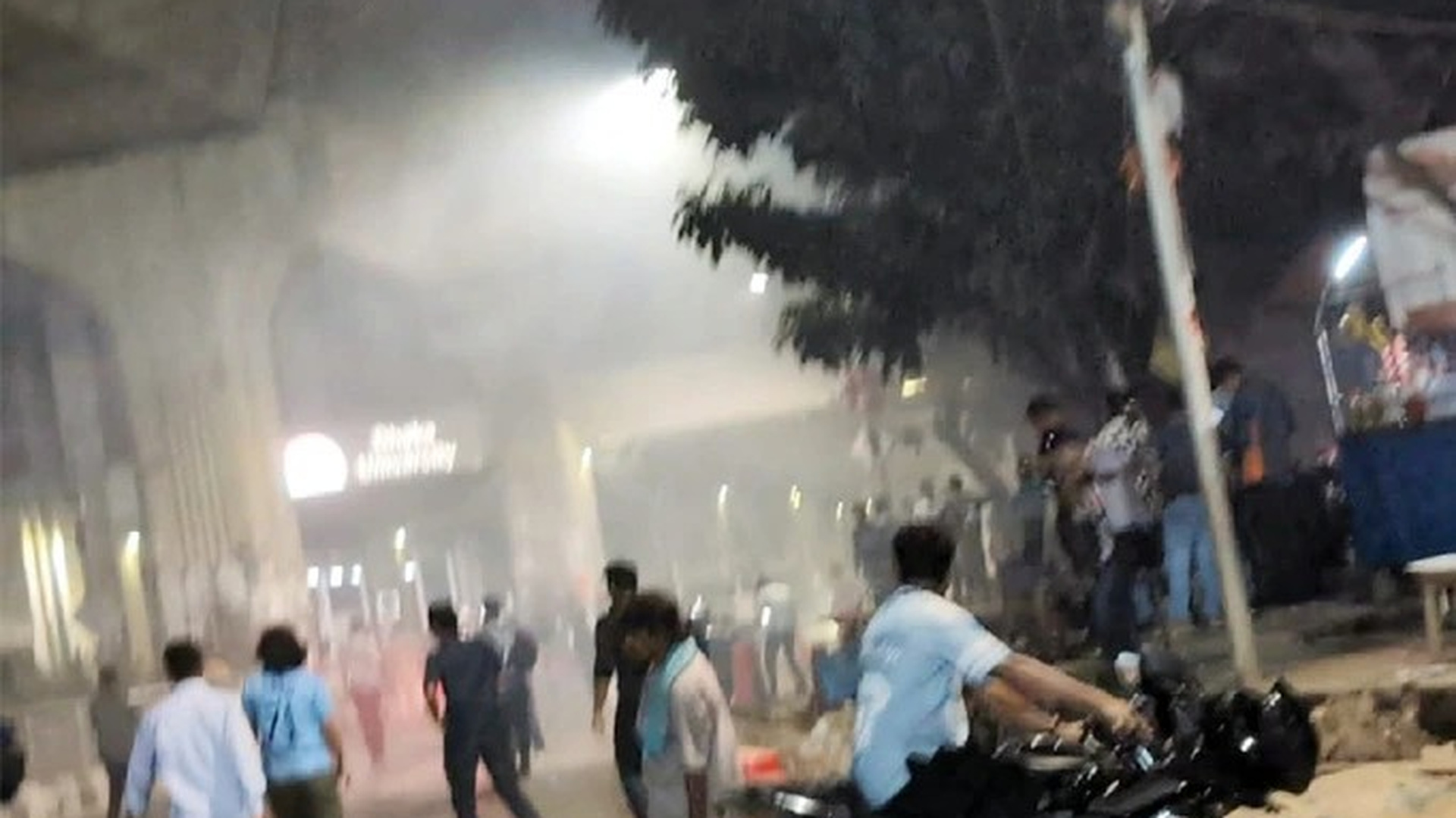 ঢাকা বিশ্ববিদ্যালয় এলাকায় রাতে পরপর তিনটি ককটেল বিস্ফোরণ, ক্যাম্পাসে আতঙ্ক
