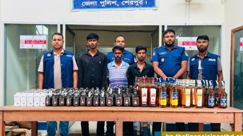 নালিতাবাড়ীতে পিকআপভর্তি ২৭৩ বোতল ভারতীয় মদ জব্দ, গ্রেফতার - ৩