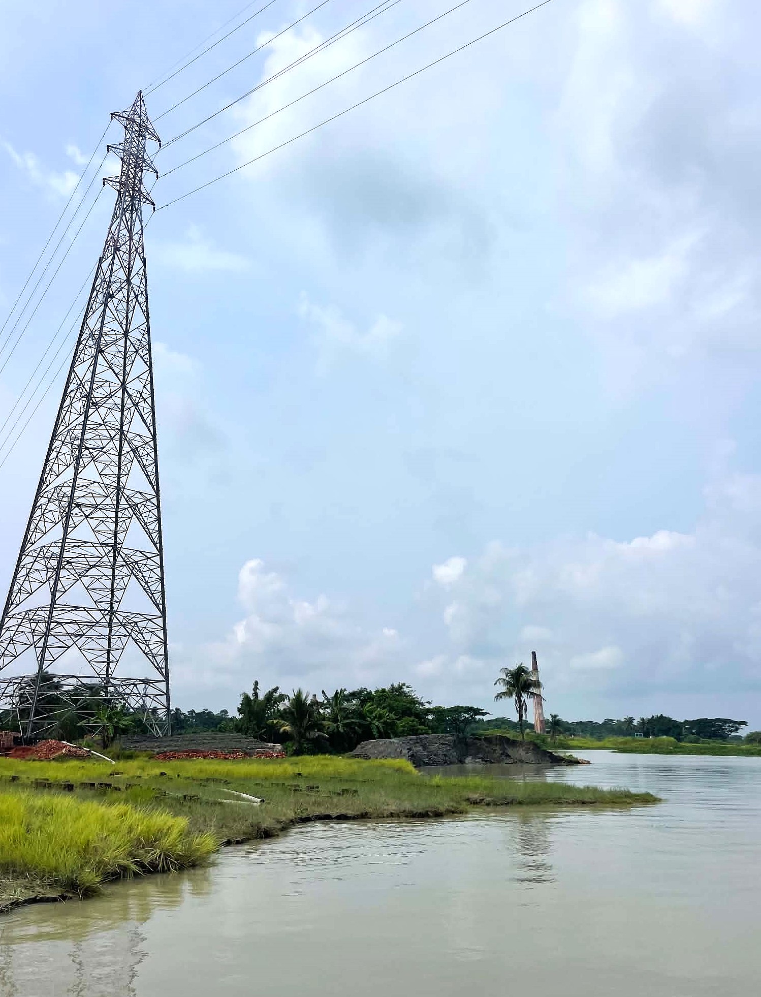 সন্ধ্যা নদীতে বিলীনের পথে বিদ্যুতের টাওয়ার, অন্ধকারে নিমজ্জিত হবেন লাখো মানুষ