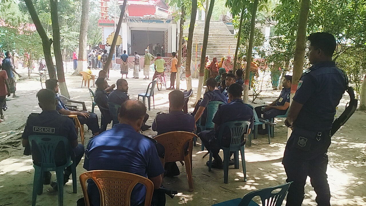 দৌলতপুরে কোরআন অবমামনার অভিযোগে পীর শামীমকে হত্যা : পুলিশ প্রহরায় দাফন