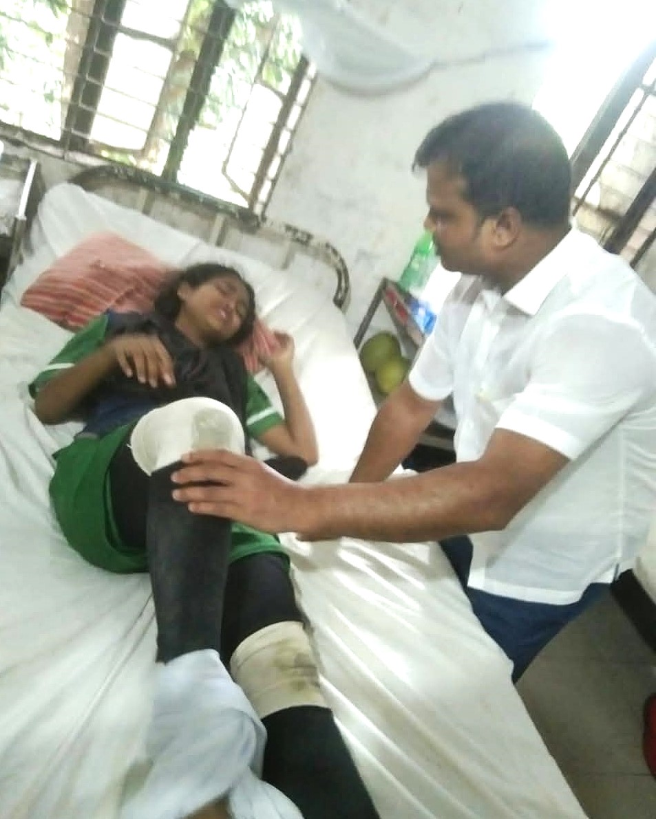 কাঁঠালিয়ায় খেলাধুলা কেন্দ্রিক বিরোধে ছাত্রীদের ওপর হামলার অভিযোগ: বিচারের দাবি